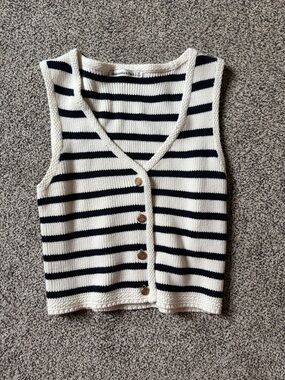 Abercrombie & Fitch Navy and Cream Striped Knit Vest